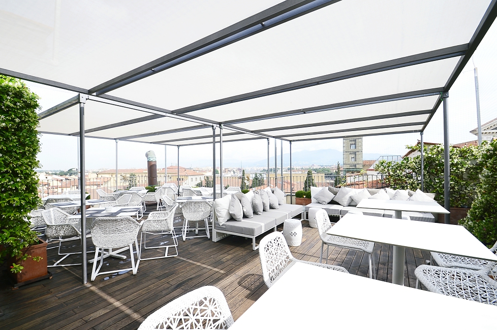 Three-Sixty rooftop bar at Minerva Grand Hotel: panoramic aperitivo in ...